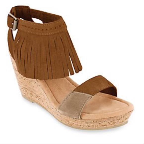 New Minnetonka Poppy Fringe Brown Suede Sandals - Picture 1 of 7